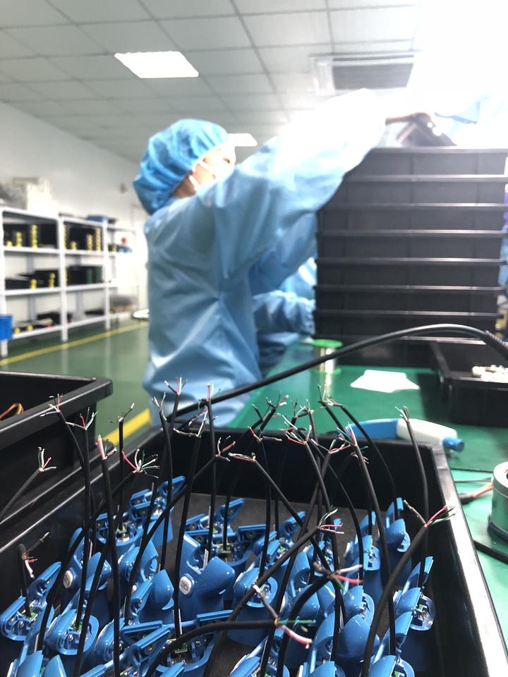 加班加點生產的器械都捐了，這位老板卻說“賺大了”